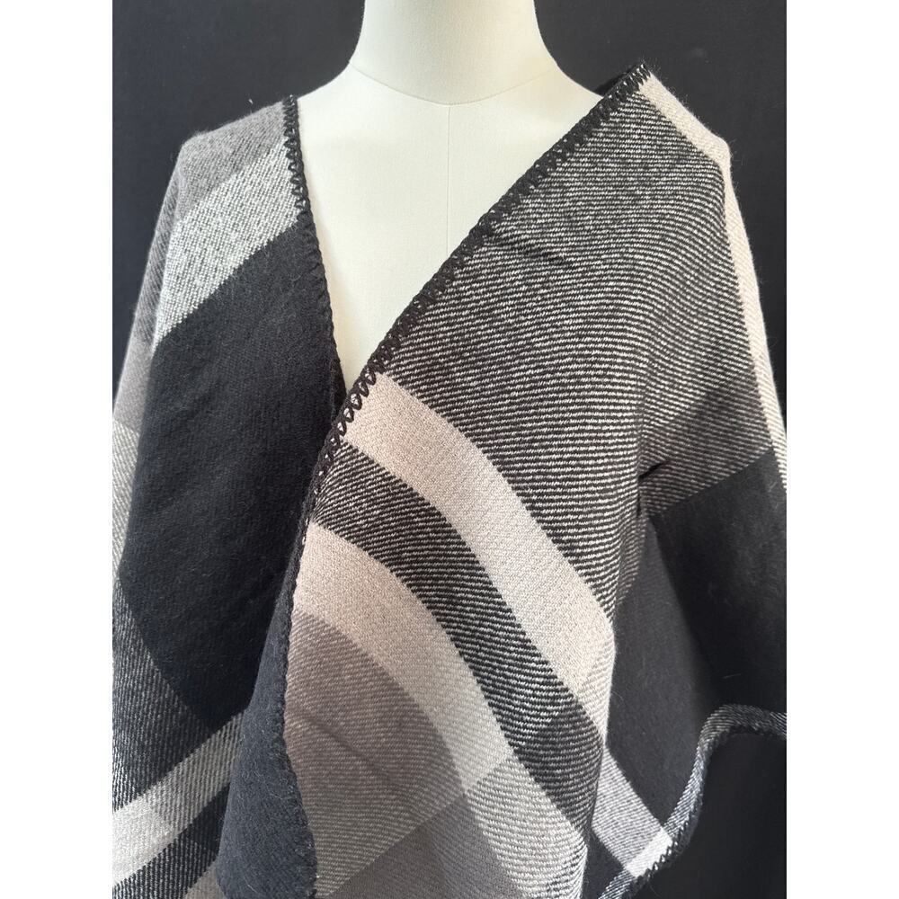 Women’s Black & Grey Poncho One Size - Picture 2 of 3